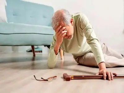 چرا سالمندان‌ بیشتر زمین می‌خورند؟