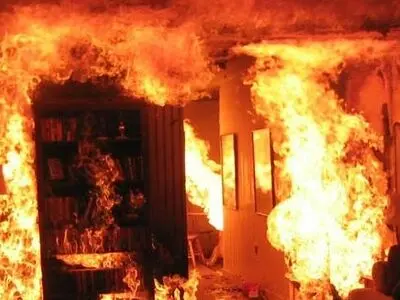 نجات زوج سالخورده مشهدی از درون آتش و دود