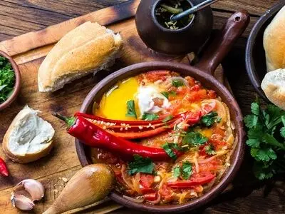 غذاهای تند و 5 خطر مصرف بیش از حد آنها 