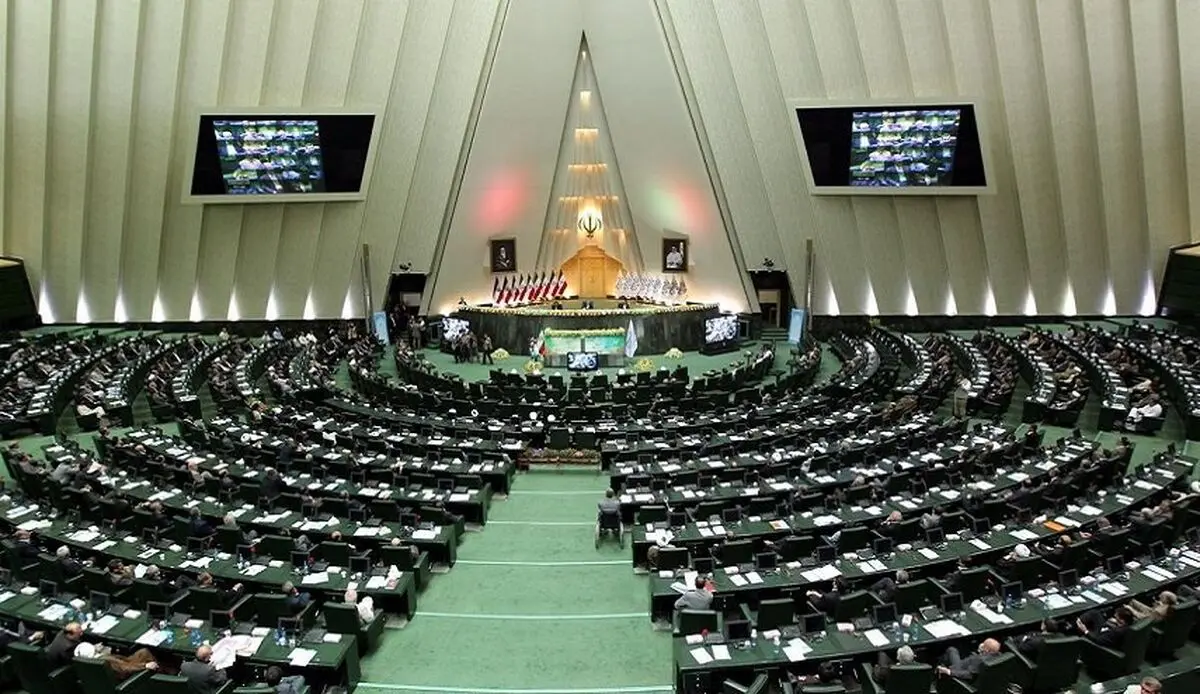 البرلمان الإیرانی یبلّغ الحکومة بتنفیذ قانون الرد بالمثل على أمیرکا