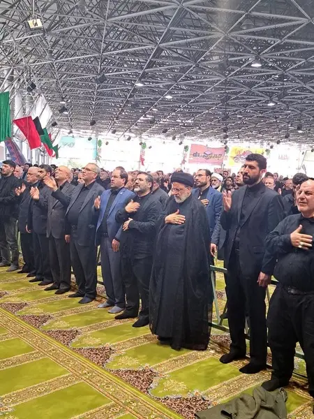 رئیسی در جمع عزاداران حسینی در مصلی دانشگاه تهران حاضر شد 