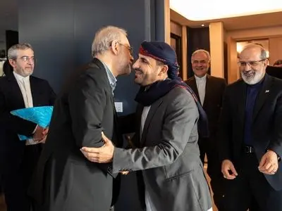 دیدار علی لاریجانی با سخنگوی انصارلله یمن