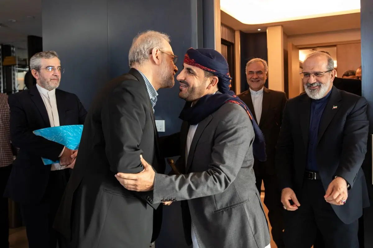 دیدار علی لاریجانی با سخنگوی انصارلله یمن