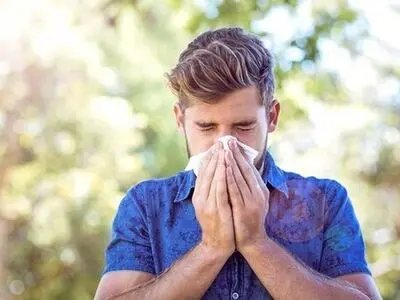 عوارض خطرناک نگه داشتن عطسه