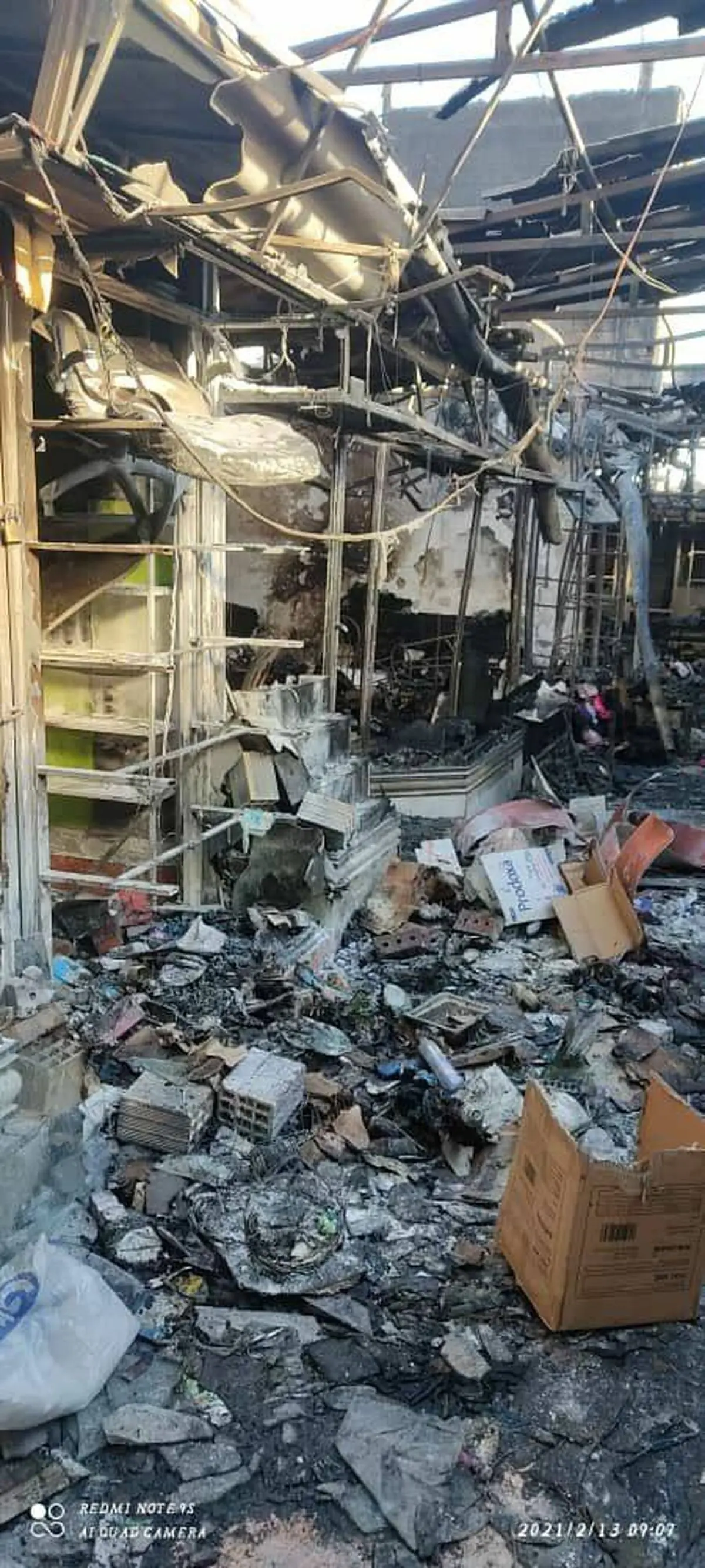 آتش‌سوزی گسترده در بازارچه اصغری مهاباد / ۴ نفر مجروح شدند / ۵۰ باب مغازه در آتش سوخت