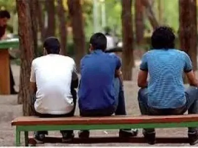 تعقیب سایه به سایه مقرری‌بگیران بیکاری/ چرا جلوی اختلاس‌های کلان را نمی‌گیرند؟! 