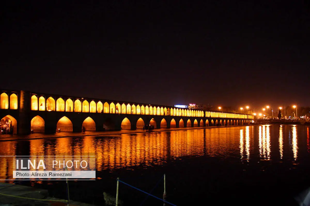 15 آبان آب در زاینده رود جاری می شود