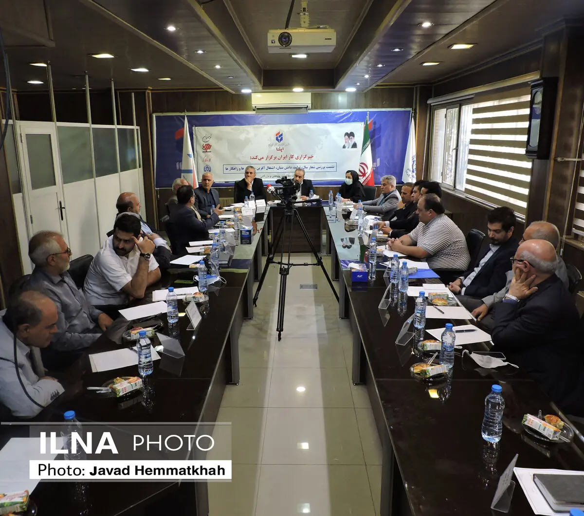 دولت تاجر خوبی نیست/ پس از گذشت 9 ماه هنوز وزیر پا در اتاق اصناف نگذاشته است/ دلیل استقبال از لوازم خانگی خارجی قیمت پایین آن است نه کیفیت بالا 