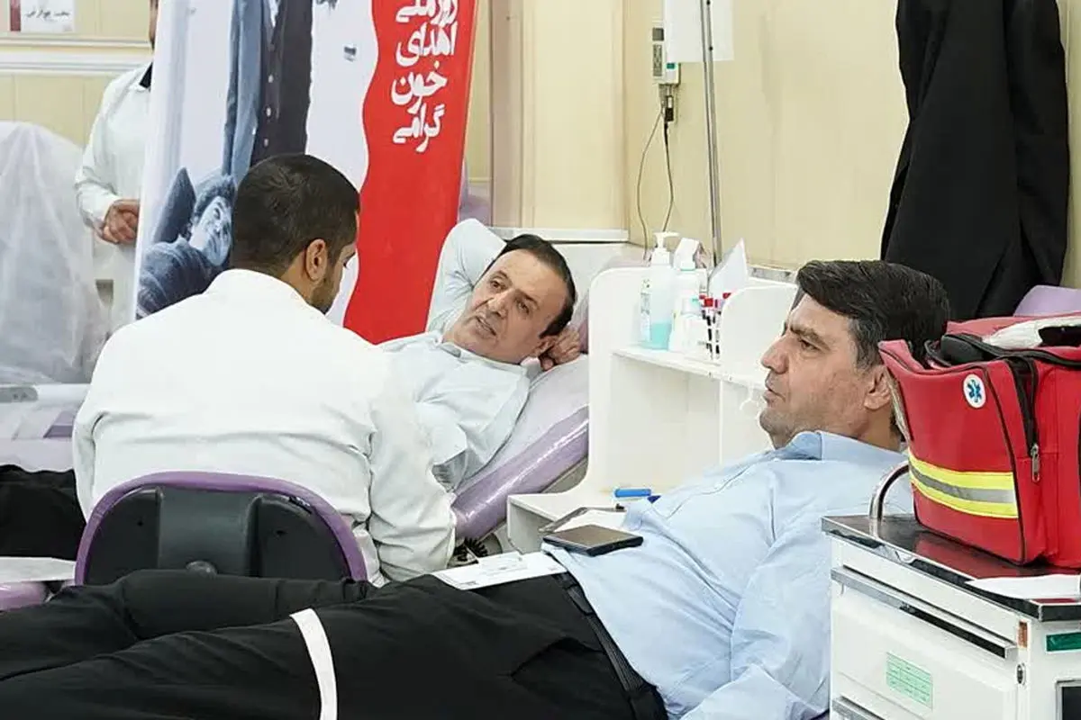 استاندار قزوین با اهدای خون، مردم را به مشارکت در نجات جان بیماران دعوت کرد