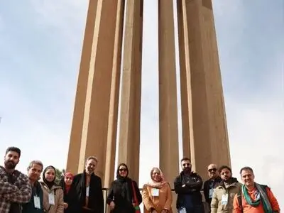 بازدید هنرمندان خارجی جشنواره تئاتر  از مکان‌های گردشگری همدان