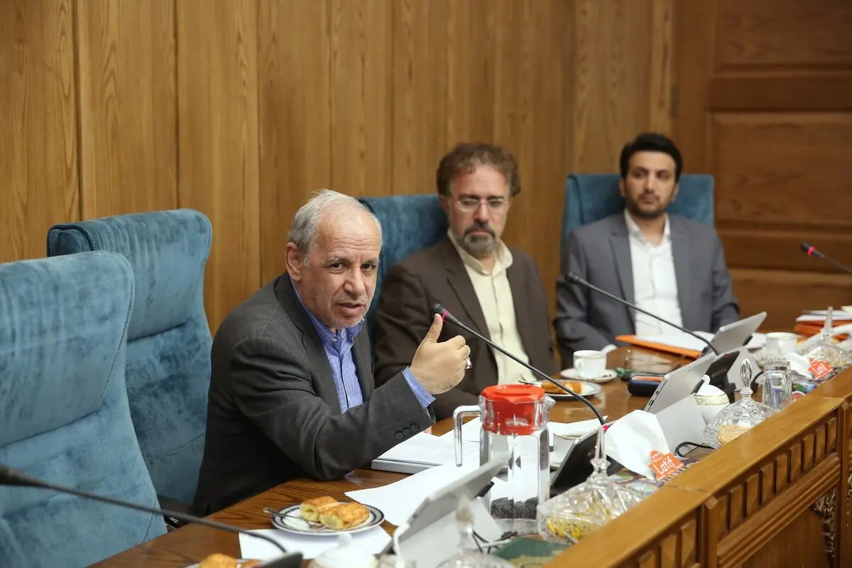 تعیین تکلیف آیین‌نامه‌های ایجاد تسهیلات برای شاغلان دولتی متقاضی انتقال از تهران و کلانشهر‌ها 
