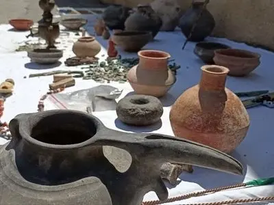 بیش از ۱۰۰ قلم آثار تاریخی از قاچاقچیان در نقده کشف شد