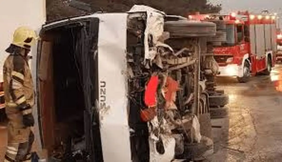 واژگونی مینی‌بوس کارگران در بزرگراه هاشمی
