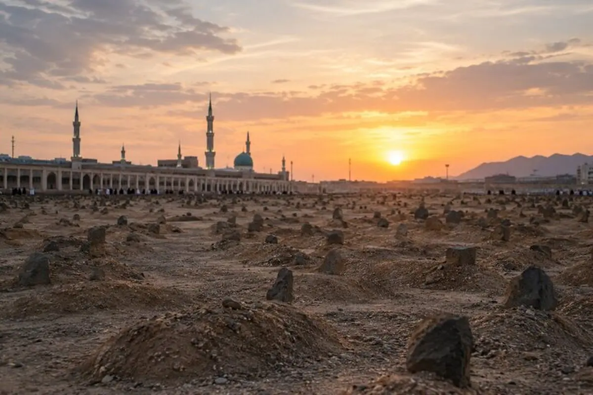 انسان با اعمال خود، قبرش را می‌سازد