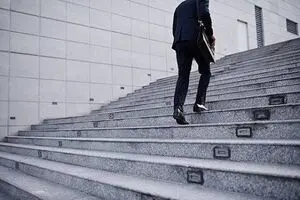 از پله‌ها بالا بروید تا قلب‌تان را نجات دهید