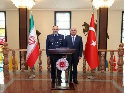 وزير الدفاع الإيراني: تطوير العلاقات الدفاعية مع تركيا ضروري لمواجهة التحديات في العالم الإسلامي والمنطقة