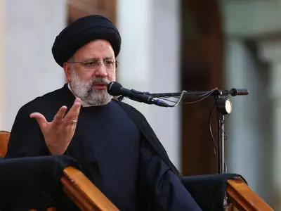 مسئولان باید نسبت به جامعه و همراه بودن با زندگی مردم توجه داشته باشند