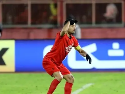 خلیل زاده: بخاطر تراکتور فحش ناموسی خوردم/ برای دست زدن به شلوارم اجازه بگیرم؟