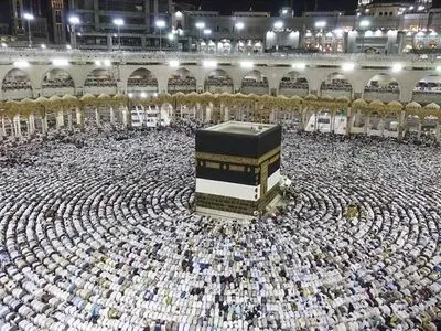 Iran FM stresses importance of holding a dignified Hajj