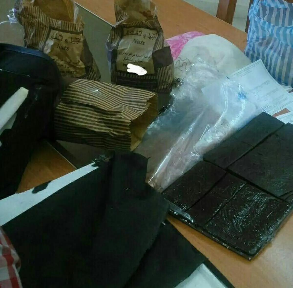 کشف تریاک داخل بادام زمینی در گمرک + عکس 