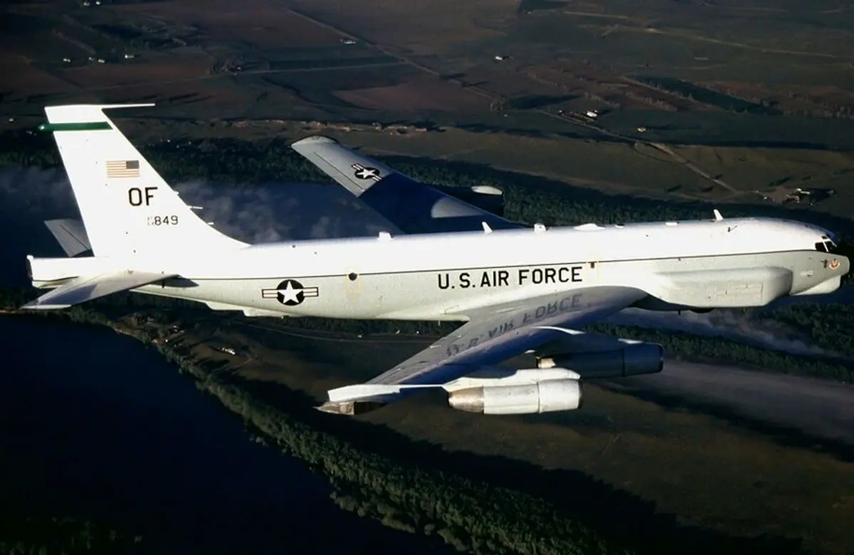 پرواز یک هواپیمای شناسایی نیروی هوایی ایالات متحده بر فراز دریای سیاه