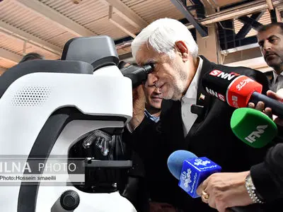 بازدید معاون اول رییس جمهور از نمایشگاه ایران ساخت 