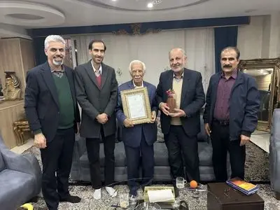 تجلیل بنیاد نخبگان فارس از شاعر و پژوهشگر برجسته بوشهری