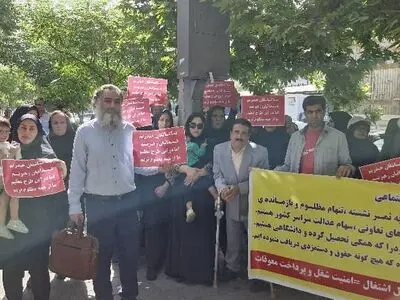تجمع کارکنان سهام عدالت به همراه خانواده‌هایشان مقابل ساختمان وزارت کار
