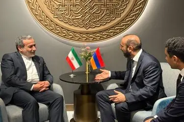 دیدار عراقچی با همتای ارمنستانی در حاشیه سفر رئیس جمهور به این کشور