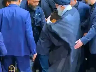 نوه‌های ابراهیم رئیسی صبح امروز در آغوش رهبر انقلاب + فیلم