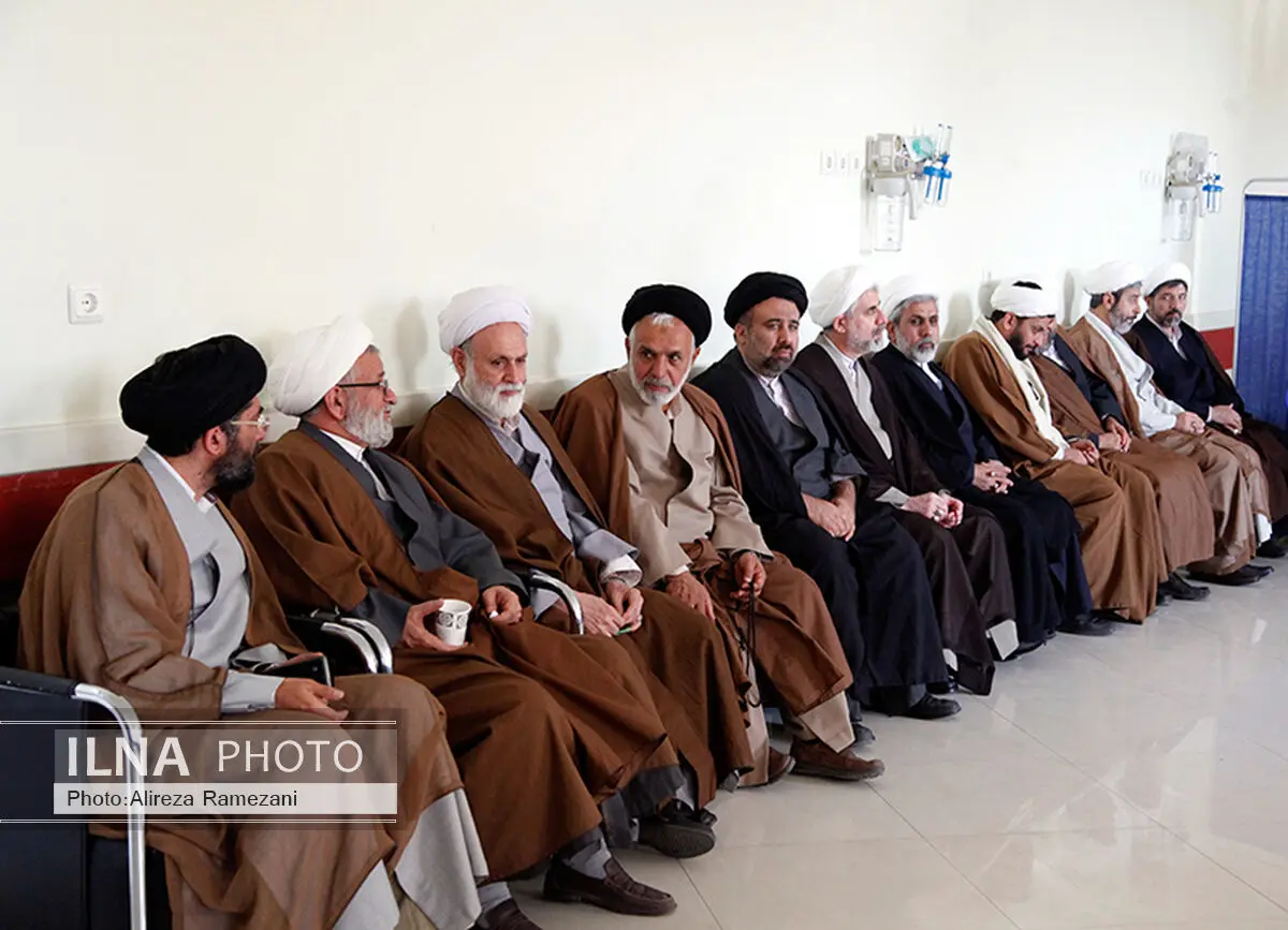 عیادت استادان حوزه علمیه خراسان از آیت‌الله واعظ طبسی