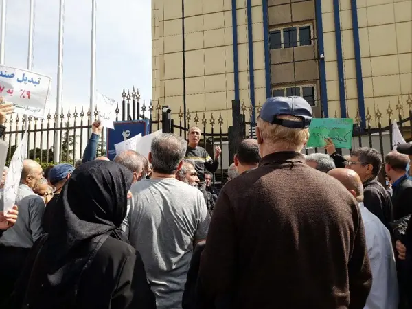 اعتراض بازنشستگان مخابرات به عدم توجه به مطالباتشان