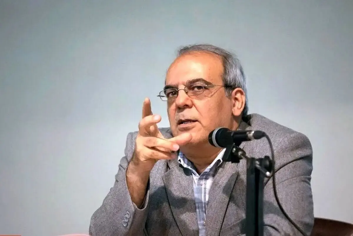 اعتراض عباس عبدی به حکم شلاق مهدی یراحی؛ برای متهمان فساد ۳.۷ میلیارد دلاری احکام با تخفیف داده می‌شود اما برای داشتن یک بطری الکل باید ۷۴ ضربه شلاق خورد! 