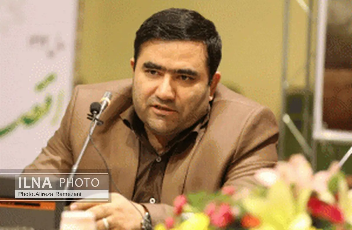 محیط اجتماعی و سیاسی اثرات زیادی در رفتار جوانان دارد