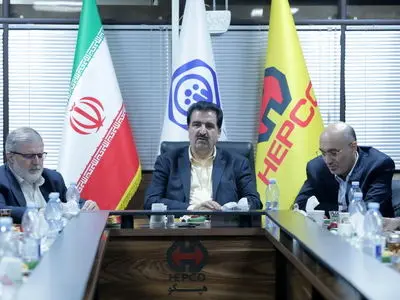 کارگران و بازنشستگان صاحبان اصلی بانک رفاه کارگران هستند