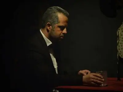 آئورا به حافظ می‌رود