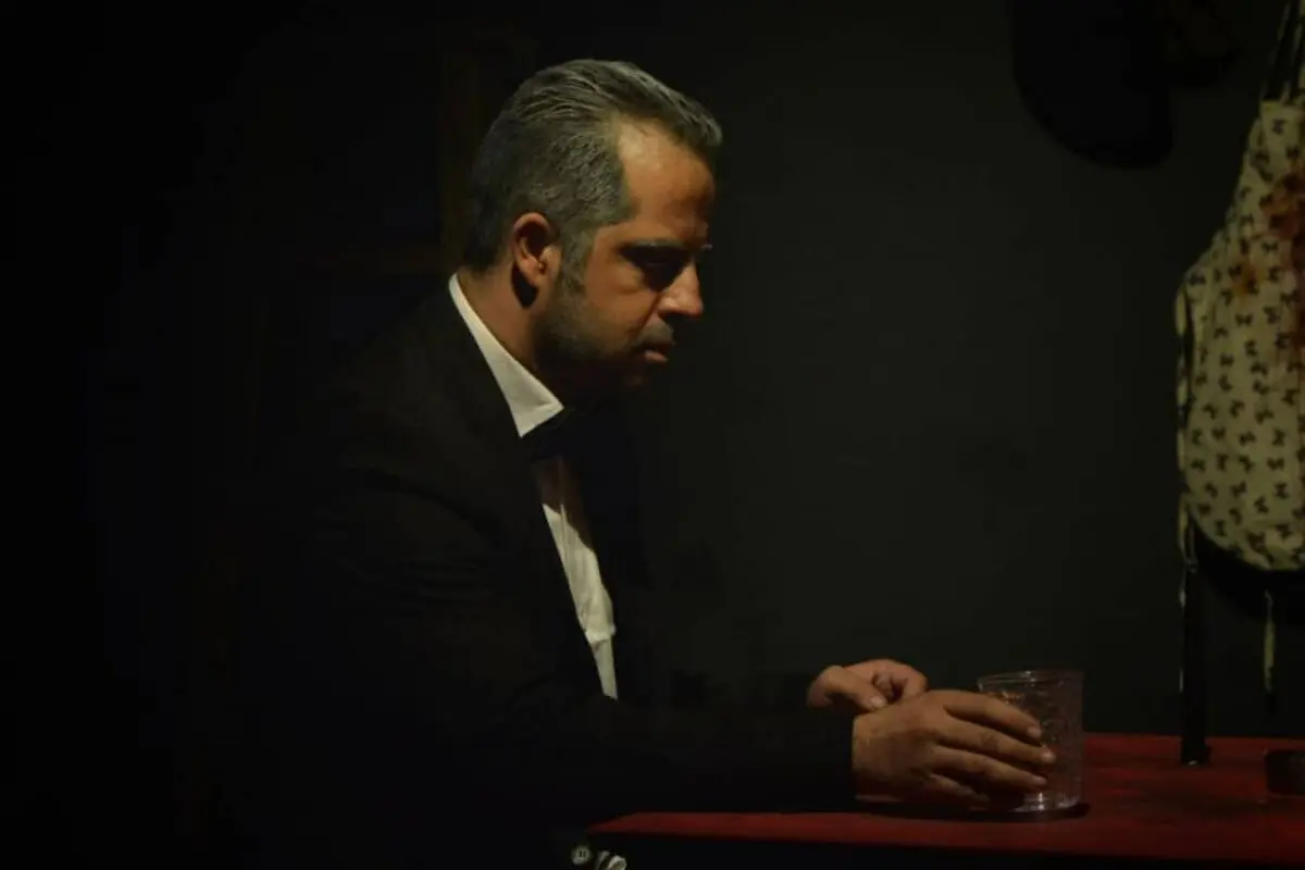 آئورا به حافظ می‌رود