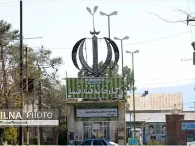 زباله‌گردی برخی کارگران کارخانه «قند فسا» به دلیل بیکاری/عضو شورای‌کارگری کارخانه:  کارخانه کاملا تعطیل شده،فریادرسی نیست/فرماندار فسا: پول کارخانه در جای دیگر هزینه شد