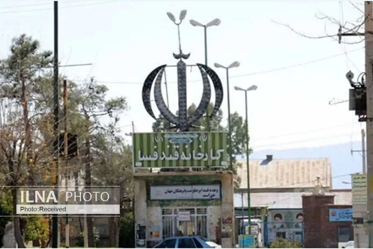 زباله‌گردی برخی کارگران کارخانه «قند فسا» به دلیل بیکاری/عضو شورای‌کارگری کارخانه:  کارخانه کاملا تعطیل شده،فریادرسی نیست/فرماندار فسا: پول کارخانه در جای دیگر هزینه شد