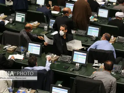 البرلمان الإیرانی یمنح ثقته لثمانیة عشر أعضاء حکومة رئیسی