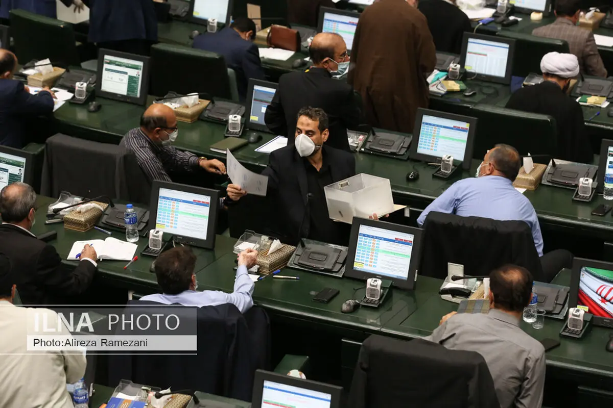 البرلمان الإیرانی یمنح ثقته لثمانیة عشر أعضاء حکومة رئیسی