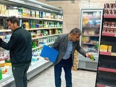 اجرای مرحله دوم فراگیر رزمایش نظارت بر بازار و کنترل قیمت‌ها در شهرستان اراک / 60 پرونده تخلف تشکیل شد