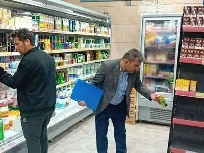 اجرای مرحله دوم فراگیر رزمایش نظارت بر بازار و کنترل قیمت‌ها در شهرستان اراک / 60 پرونده تخلف تشکیل شد
