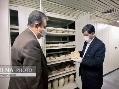 بازدید حاشیه‌ساز وزیر میراث از مخزن موزه ملی
