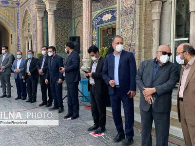 حضور اعضای لیست جمهور در حرم عبدالعظیم حسنی برای شرکت در انتخابات 