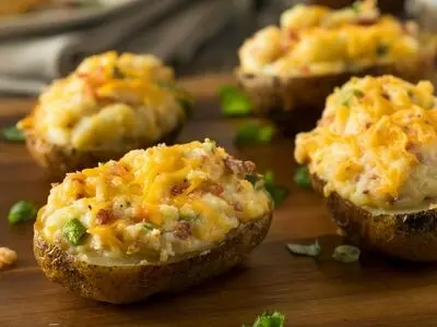 طرز تهیه سیب زمینی شکم پر، یک غذای خوشمزه و متفاوت