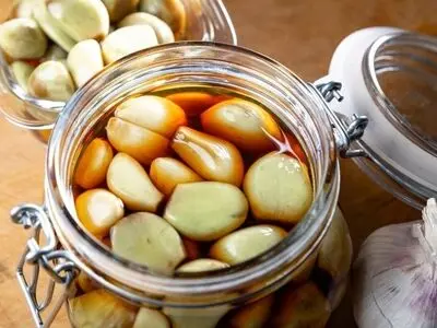 سیر ترشی عربی، یک طعم فوق‌العاده برای عاشقان سیر