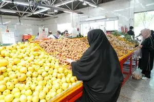 قیمت انواع میوه بازارهای میوه و تره بار کاهش یافت