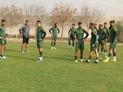 مدافع مس کرمان مصدوم شد/ تدبیر حسین‌خانی برای بازی تدارکاتی