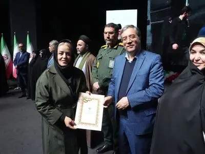 تجلیل از خبرنگار ایلنا به عنوان بانوی تأثیرگذار آذربایجان‌غربی